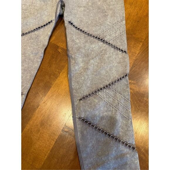 Woman’s new without tags east west company seamless workout pants size large - Picture 2 of 4